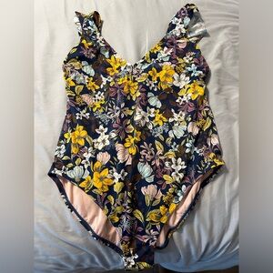 XL bathing suits in excellent condition